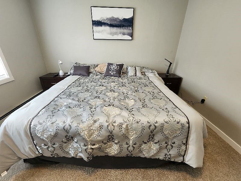King Bed in BR1
