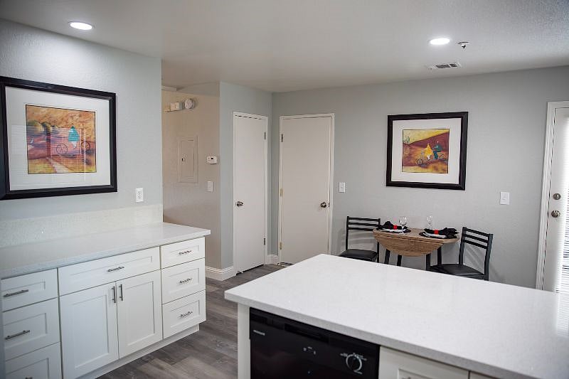 Furnished Finder property 527259_1 photo 3