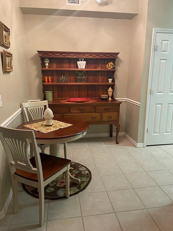 Kitchenette area in kitchen