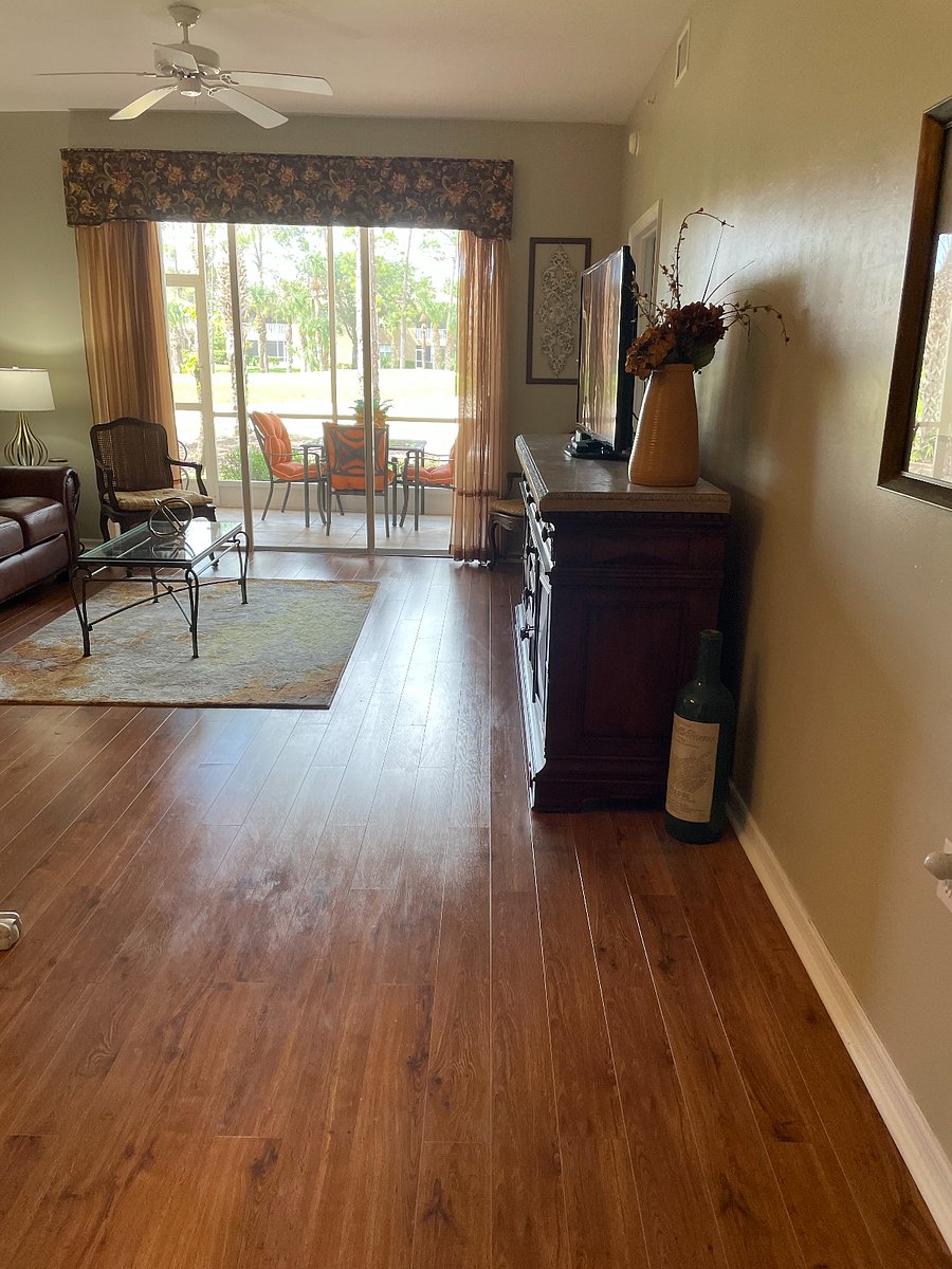 Living room out to lanai
