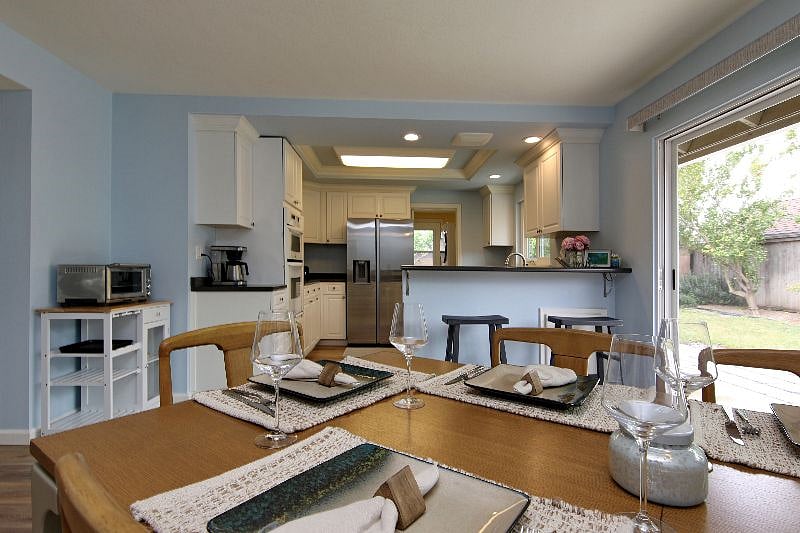 Dining Room with Breakfast Bar