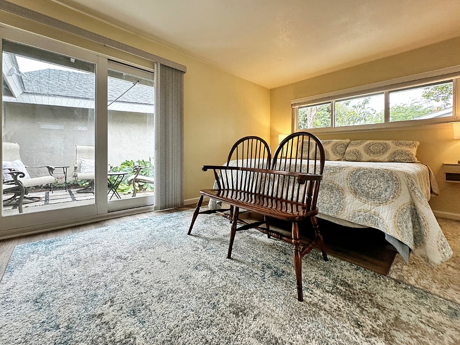 Principal Bedroom with Patio Door With Access to Sitting Area