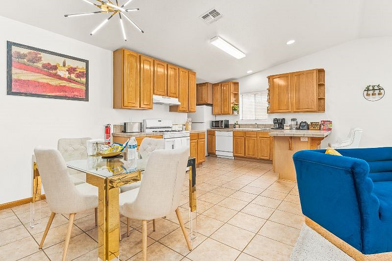 Furnished Finder property 527361_1 photo 16