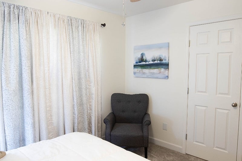 Front bedroom sitting area