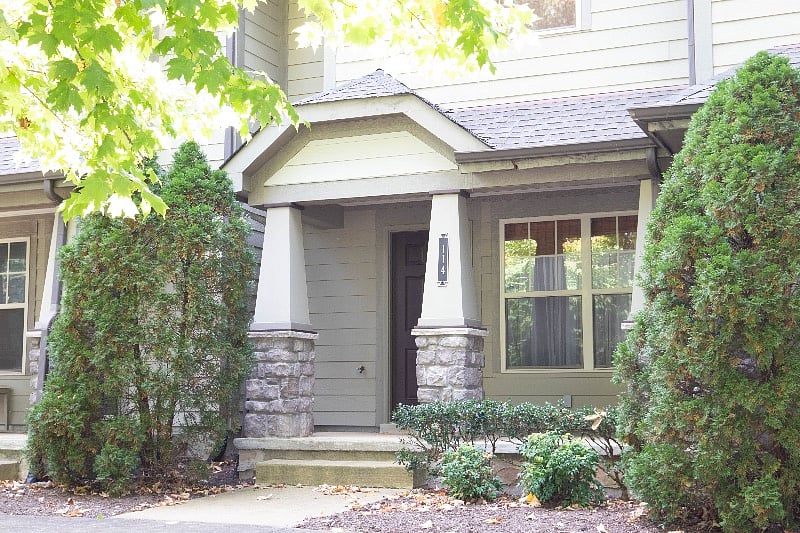 Front entrance
access to East Main