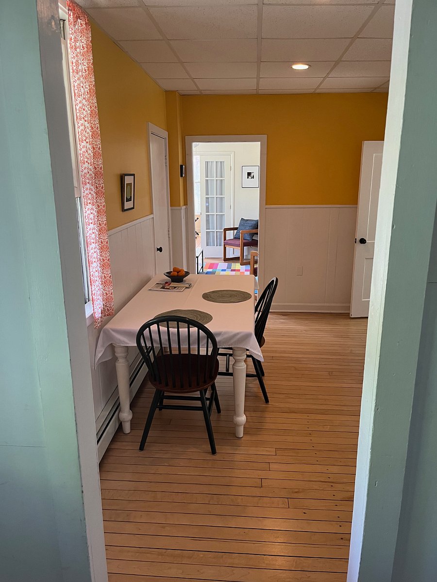 Entrance to dining room from mud room