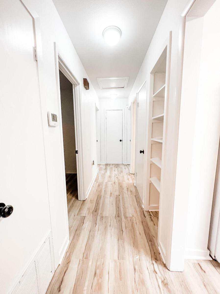 Hallway to the bedrooms(pantry to the right)