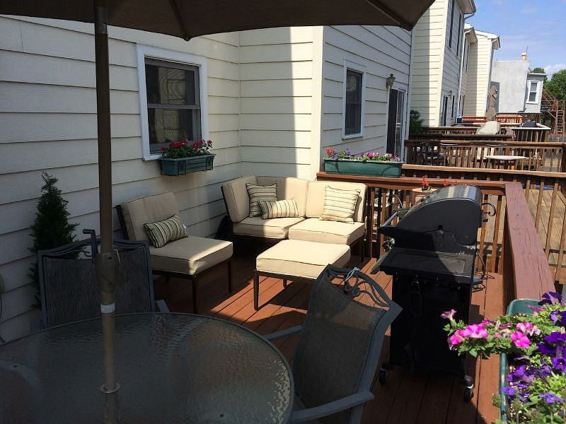 2nd story deck with outdoor furnishings and table
