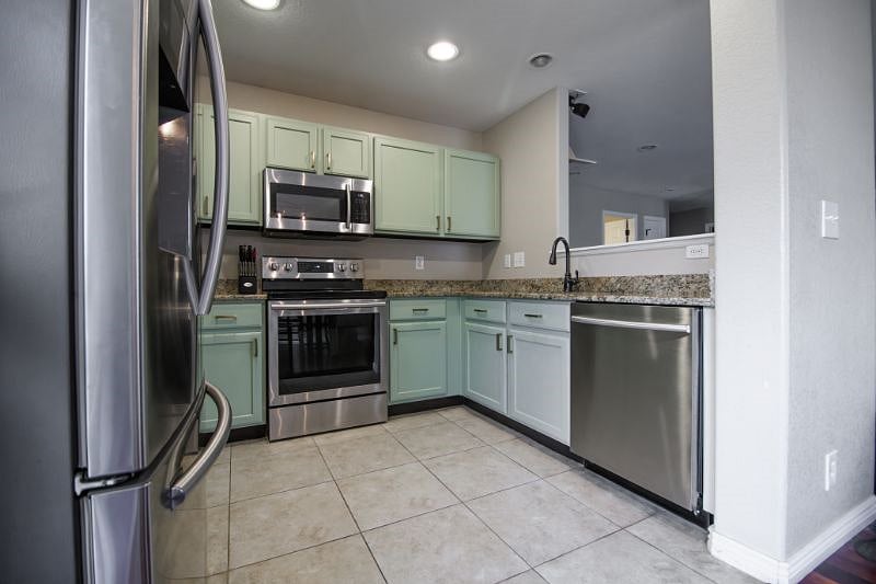 Furnished Finder property 527587_1 photo 8