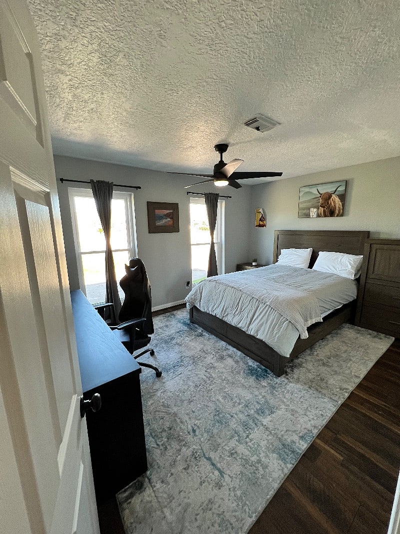 Bedroom Queen Bed