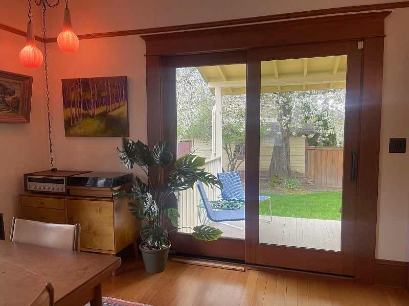 Dining room/ Back Patio