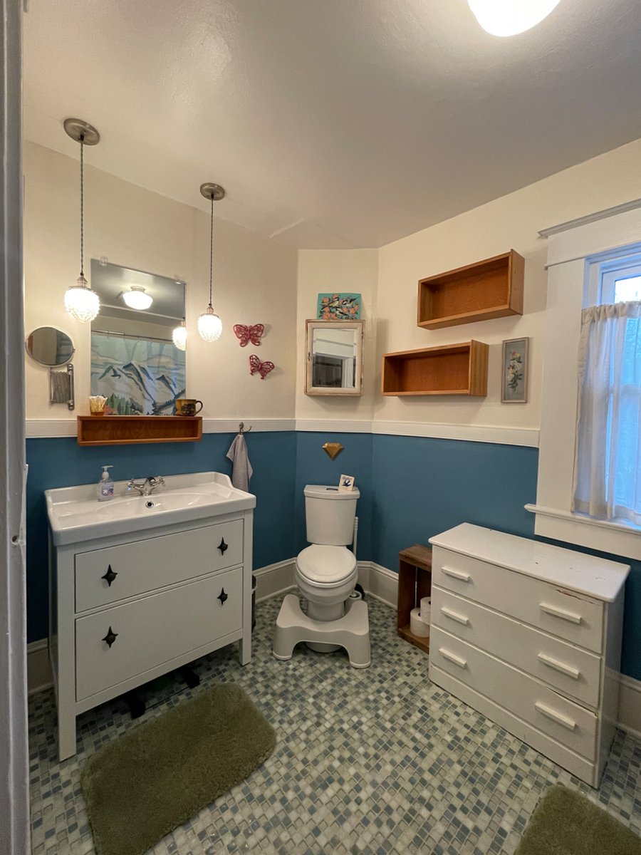 Upstairs Full Bath
