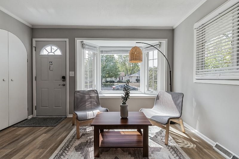Beautiful Bright Modern and Cozy Living Room