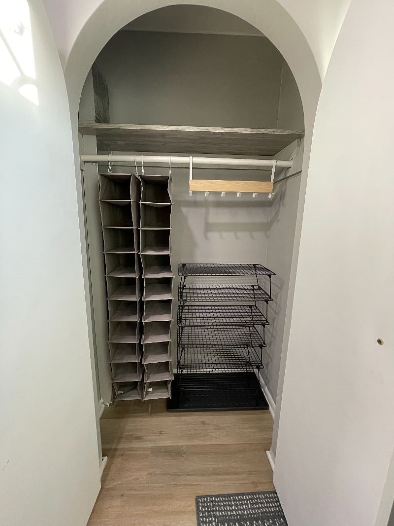 Plenty of shoes racks for your shoes's changes everyday.