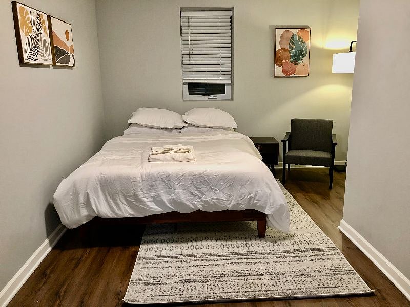 Room 5 has an accent chair, floor lamp for your relax and unwindings!