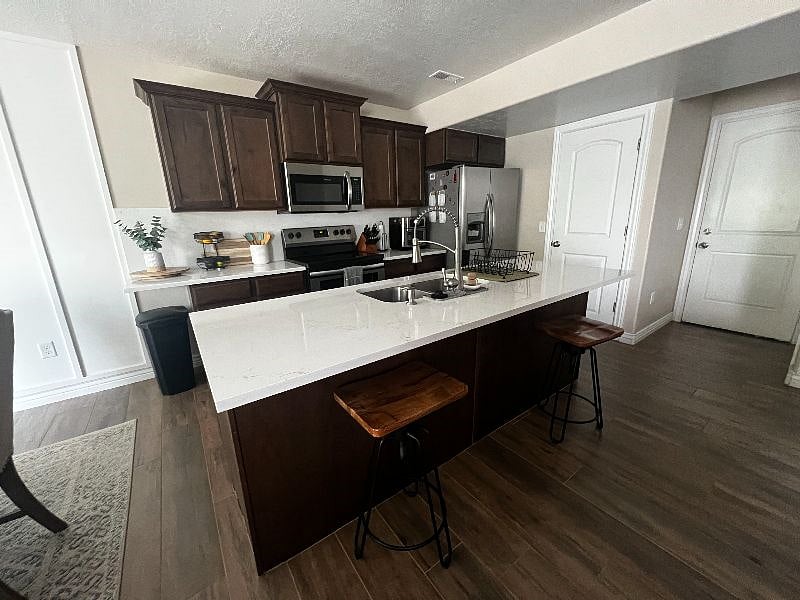 Furnished Finder property 527881_1 photo 3