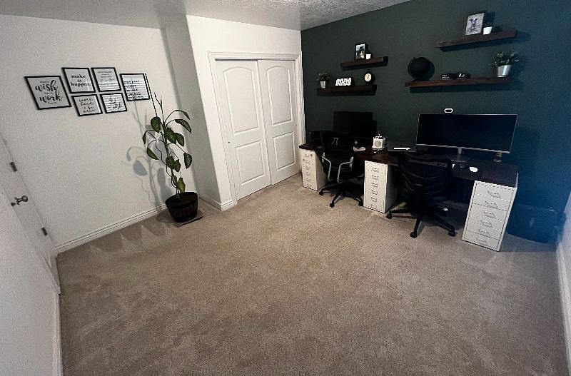 There is a futon in this office now. See next picture. 