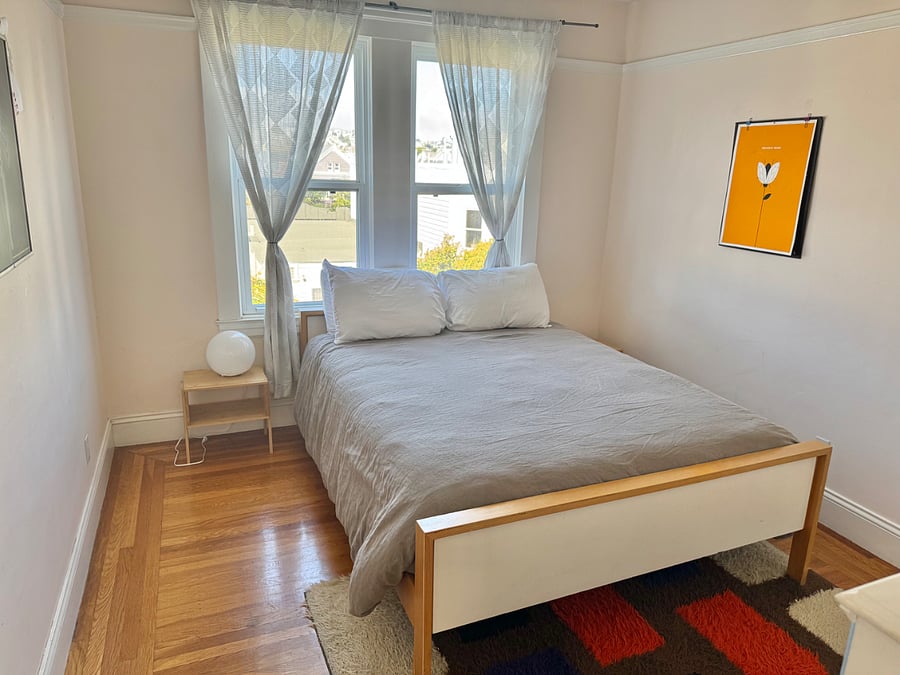 Secondary bedroom with queen bed.