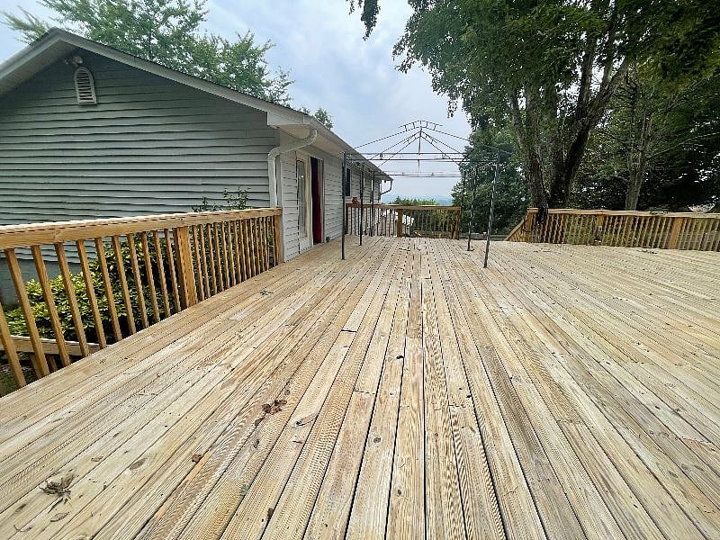 900 SQ FOOT DECK