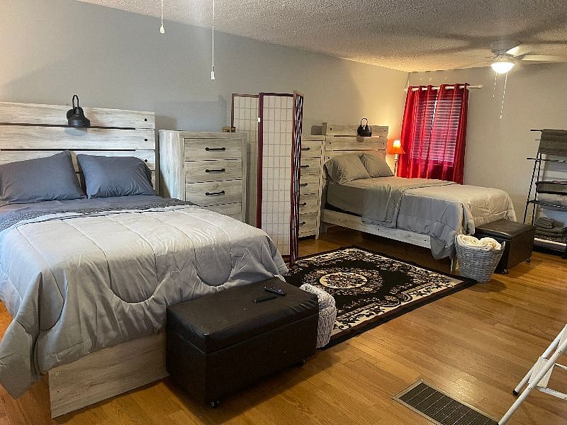 EXTRA LARGE BEDROOM