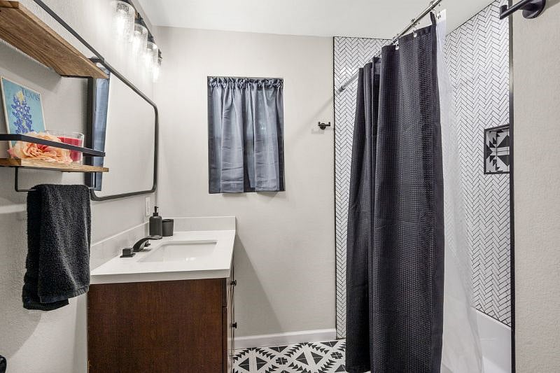 2nd bathroom with shower and tub combination. Plus a shampoo nook for all of your favorite bath products at arms reach. Sink cabinet has ample storage and a linen closet is right outside the bathroom.