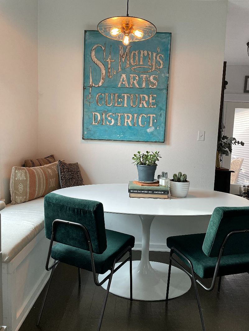 Breakfast nook