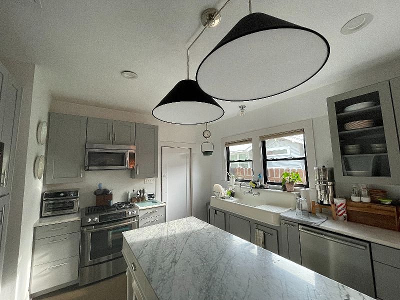 Kitchen with Farmhouse Sink