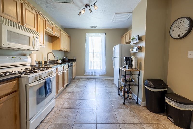 Furnished Finder property 528486_1 photo 12
