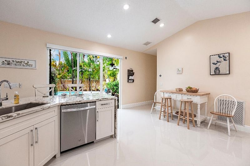 Furnished Finder property 528581_1 photo 23