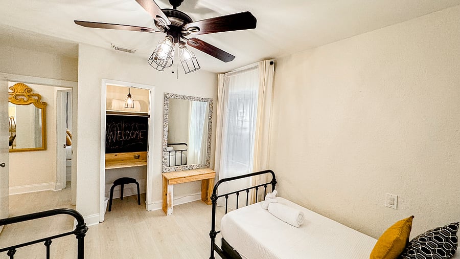 Furnished Finder property 528602_1 photo 32