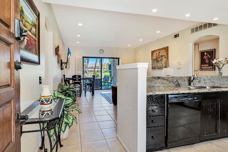 Furnished Finder property 528669_1 photo 3