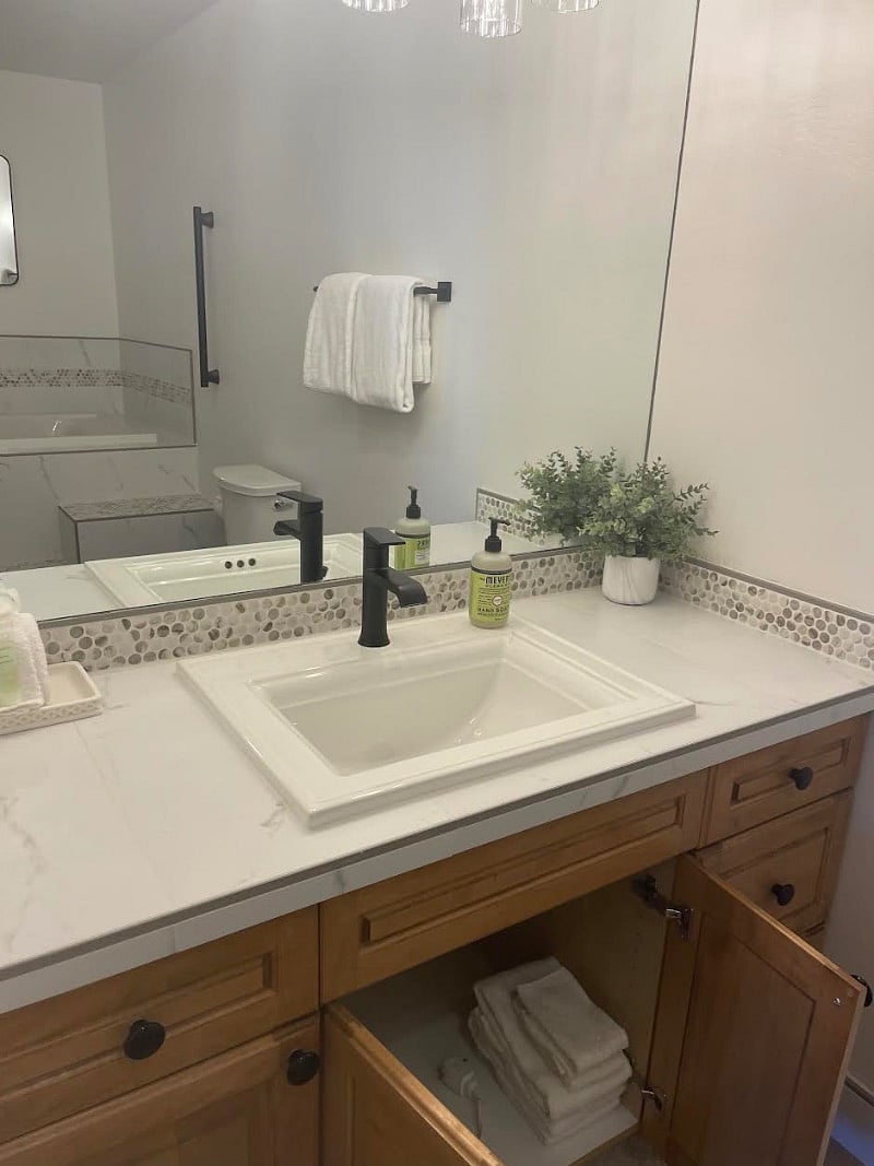 
Primary bath soaking tub