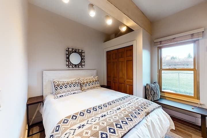 Secondary bedroom