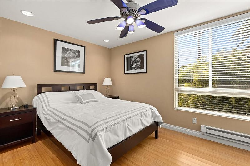 2nd bedroom with queen bed. New bed