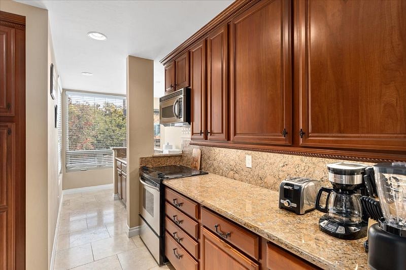 Kitchen with plenty of cabinet space