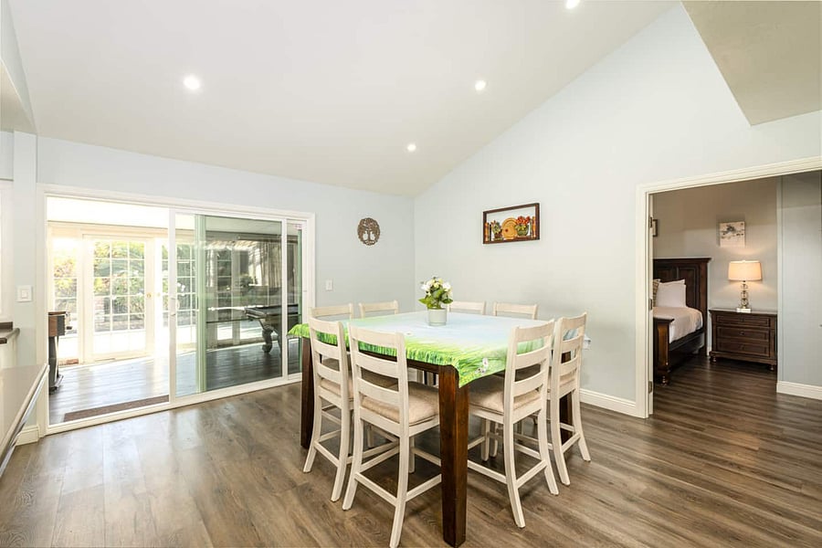 Dining area for 8