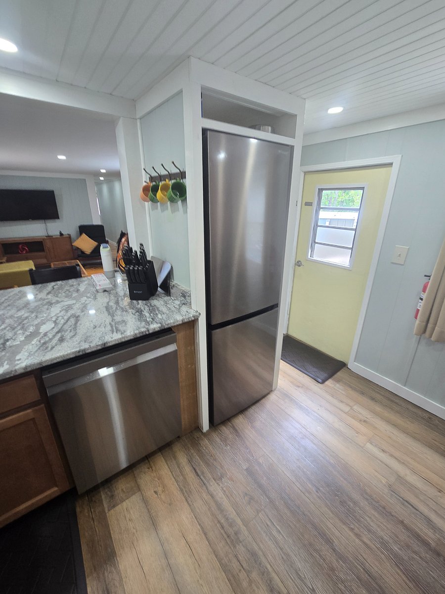 Fridge with bottom freezer