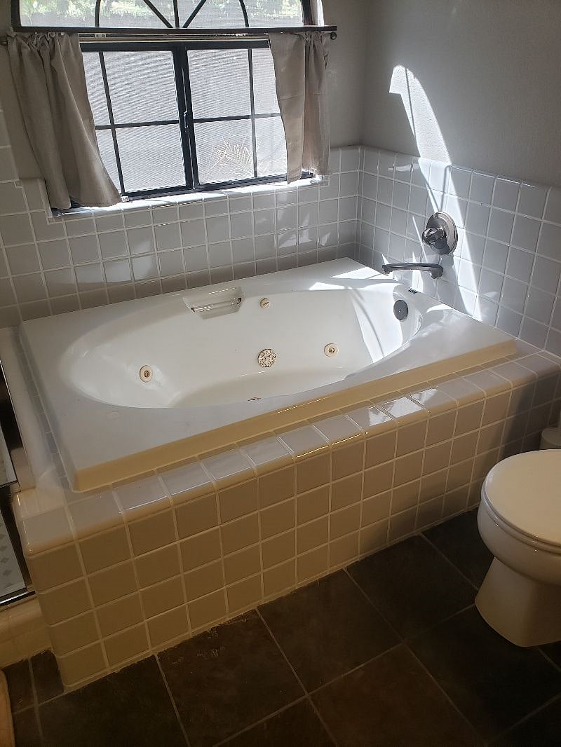 Large tub, Jets may not be functional