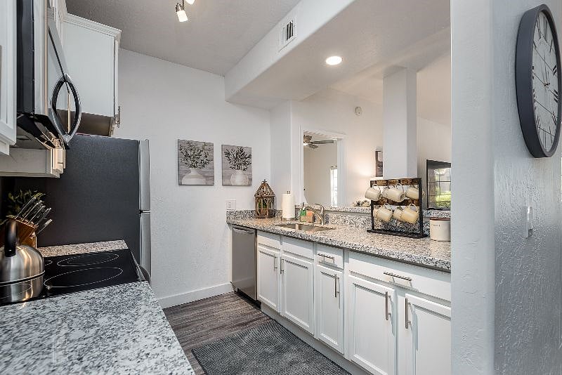 Furnished Finder property 529057_1 photo 14