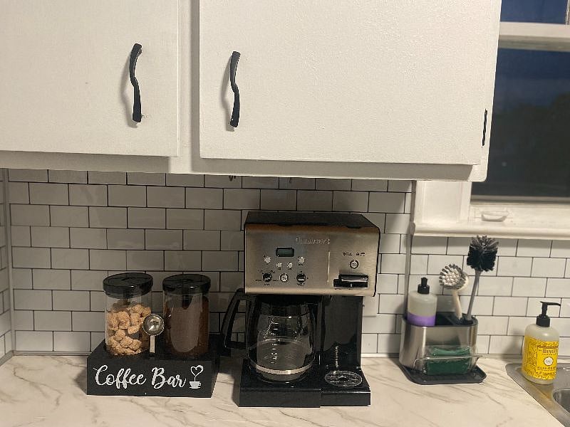 Coffee bar. Machine also makes tea