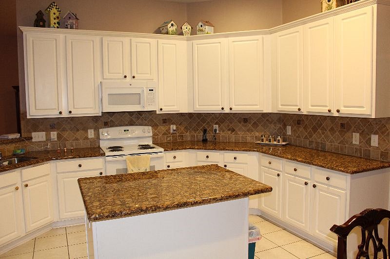 gourmet kitchen
