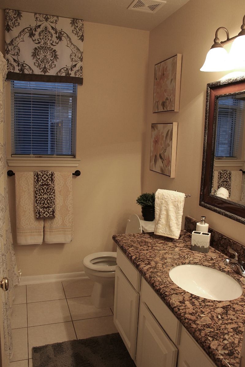 adjacent bathroom to both bedrooms