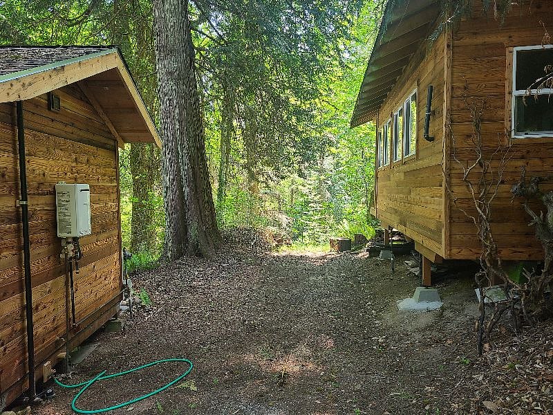 showing both cabins