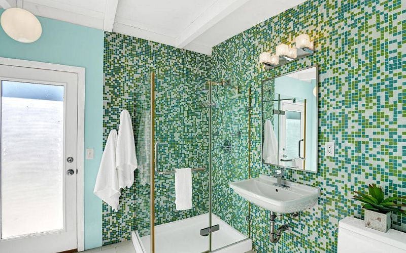 2nd bathroom