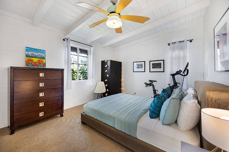 2nd bedroom w/Peloton