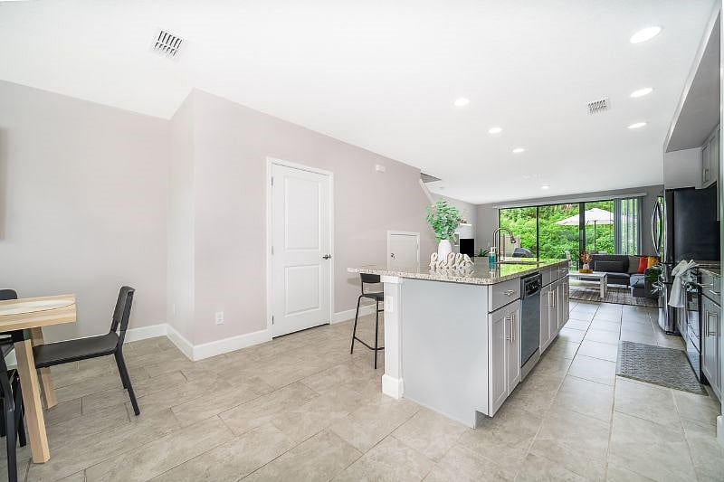 Furnished Finder property 529486_1 photo 9