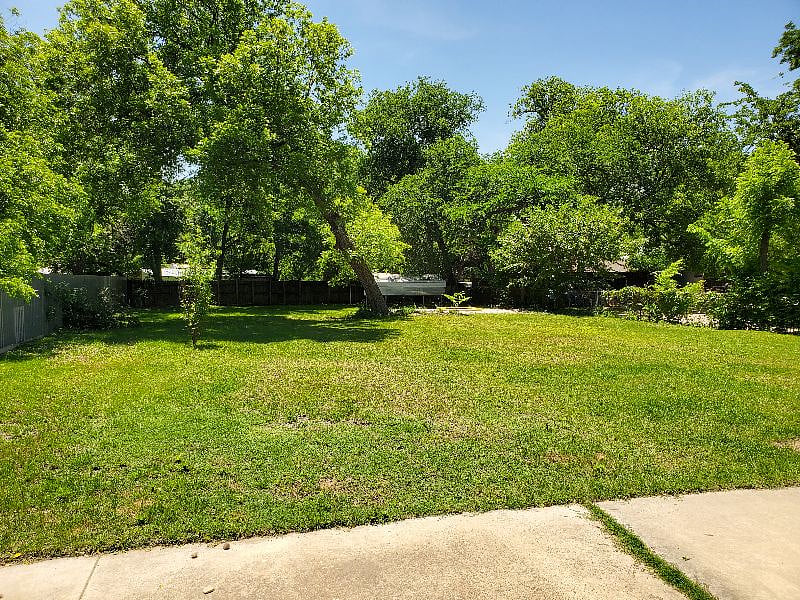 Large Backyard - Shared space with owners