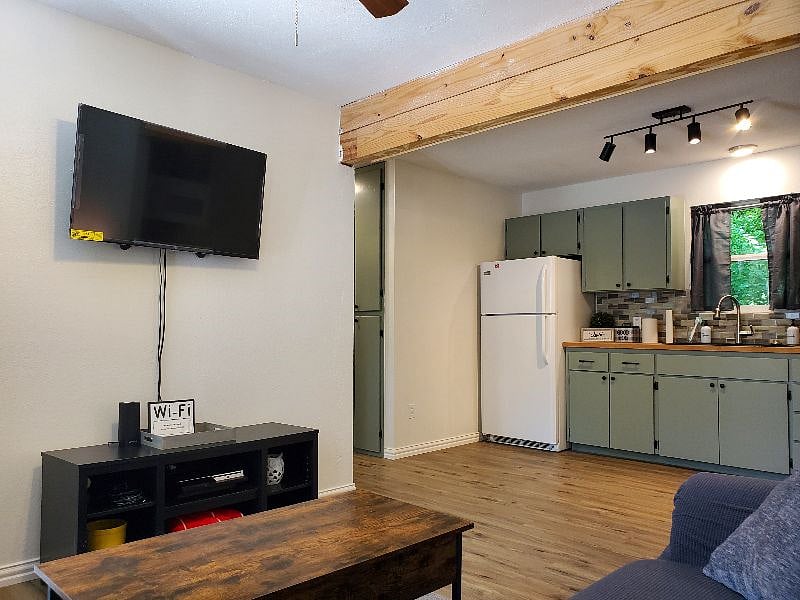 Furnished Finder property 529550_1 photo 4