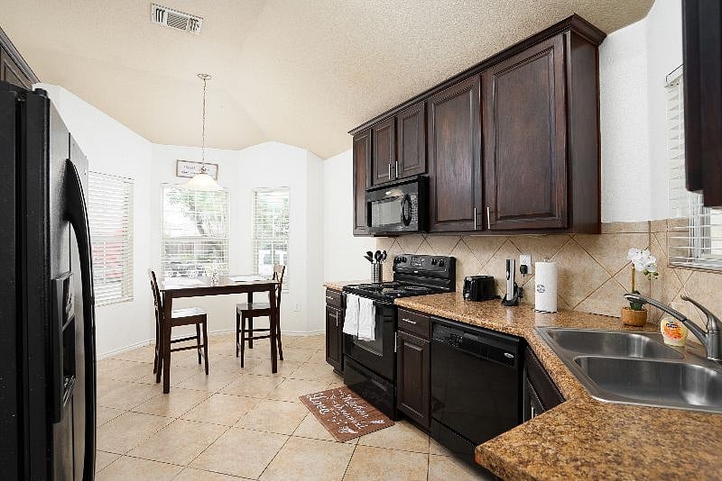 Furnished Finder property 529590_1 photo 46
