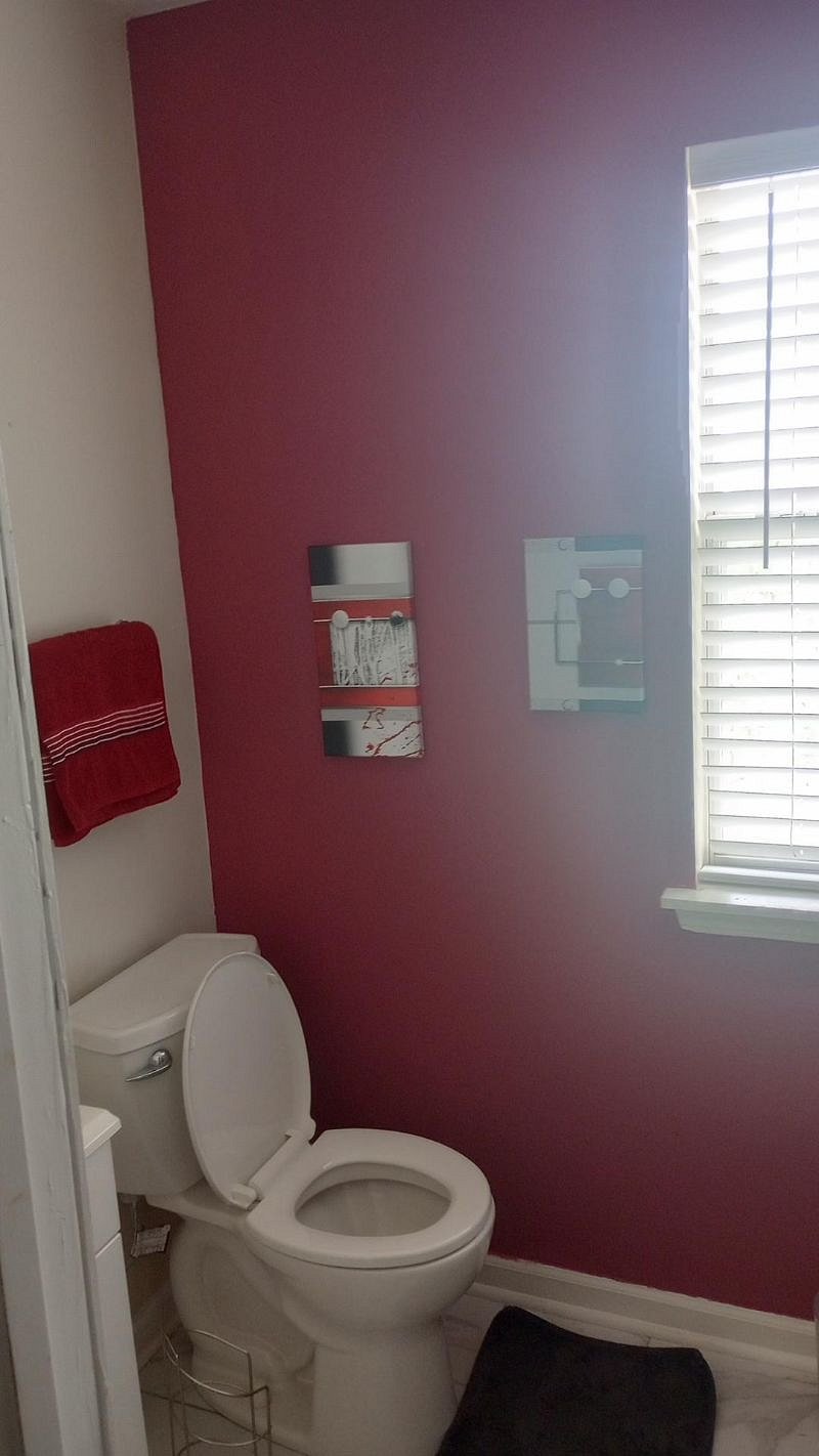 Upstairs 2nd Bathroom Wall Pictures